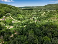 Ellicottville Chalet with beautiful storybook creek