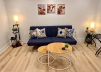 The Boho Oasis: Spacious Deluxe Apartment, Close to All Amenities, Safe & Quiet
