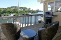 Newly Renovated Sea Breeze Cottage with Private Dock, Easy Access to Bimini Bay - Country Houses