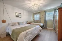 Lakeside Retreat, Hot Tub and Private Fishing Deck