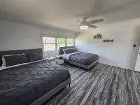 Lake Front, Family fun- Sleeps 8, Newly modern remodeled 3bed/2bath private dock - 3-Star