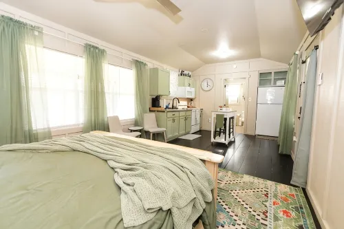 Country Cabin on the Creek in Belton with WiFi, AC - Wifi