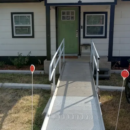 Cute 2-bedroom house. WiFi & handicapped accessible near all Hosp. and colleges.