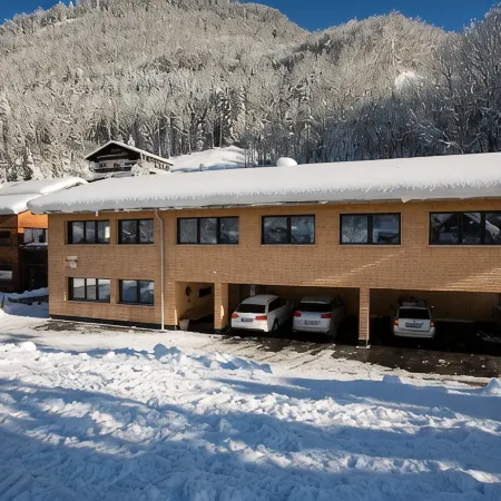 Modern apartment with all the trimmings: sauna, carport, ski room etc.