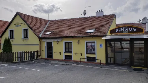 Grand Vltavín - Parking