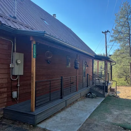 Luxury 2 Story Crown King Cabin, Large balcony, Hiking, Fishing, Mountain Views