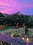 Pet Friendly 5-bedroom cottage just a 16-minute walk to Outer Banks Beaches