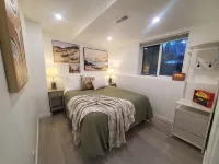 Modern Home with Game Room, Private Yard, Panoramic Views, 5B Sleeps 8+ - 4 ดาว