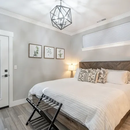 Charmer Downtown 3BR Home w Free Parking near UofO
