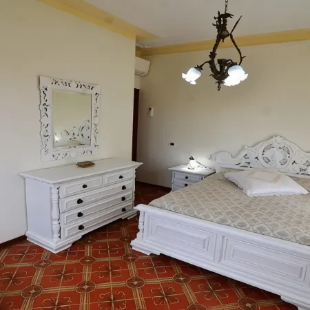 The house of Ambra, 100m. from beach, balconies-parking-wi-fi- A. C.- ascens