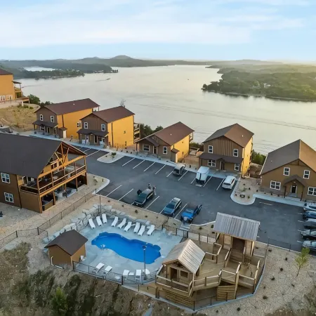 Crane’s Nest-Year Round Private Pool & Hot Tub