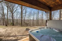 Rustic Coyote Ridge Cabin with a Hot Tub - 2-Star
