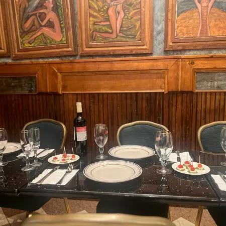 The Historic Blue Moon Hotel - NYC Отели рядом с достопримечательностью «Алфавитный город»