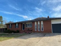 3-Bedroom 1 Bath.Fenced Private Backyard Inground Swimming Pool. Covered Patio - 4 estrellas