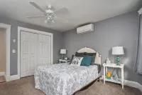 Williams Bay Lake House-1 Block to Geneva Lake - 2-Star