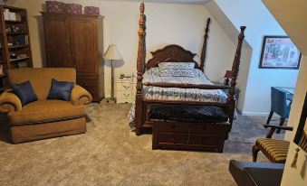 EXCLUSIVE LARGE 2 BEDROOM SUITE W/THEATER ROOM + KITCHEN