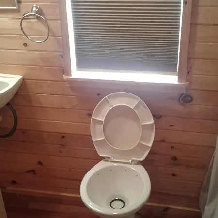 The Tiny House Experience 6m North of Mnt. View Ark. on N. Riverview  Rd Cr 186 Hoteles en Condado de Izard