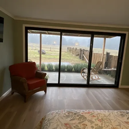 Q1 on Crestview, Adorable 1 Bedroom Farm Stay Cabin