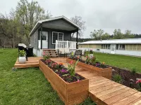 Tiny Home Cabin with Wyoming Modern Frontier style in the town of Hulett - Hytter