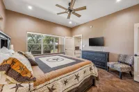 Diamond K Lodge in the Hill Country Near Glen Rose, Texas. - 4-Star