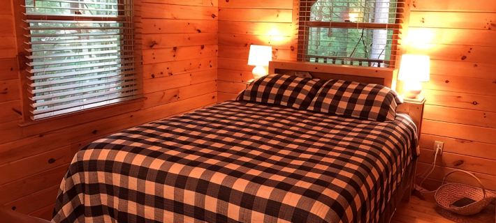 Cozy Cabin with Fireplace, 2 Bedrooms & 2 Queen Size Couch Beds! Hotele w: Avery County