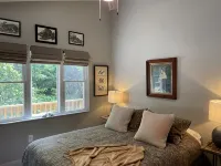 Luxurious 2Br Creekside Deckhouse w Saltwater Hot Tub - ジム