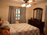 Cabin with beautiful mountain and valley views Hotels in Sequatchie County