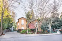 Downtown Napa!  Unit B Walk to Everything! - ห้องครัว