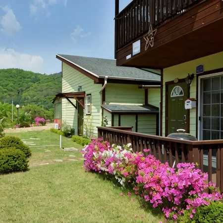 Hoengseong Byeoreulssoda Pension Отели рядом с достопримечательностью «Поле для гольфа Oak Valley Resort»