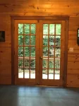 幽靜森林溪畔露台溫馨木屋，配備完整廚房，900平方英尺 - 木屋