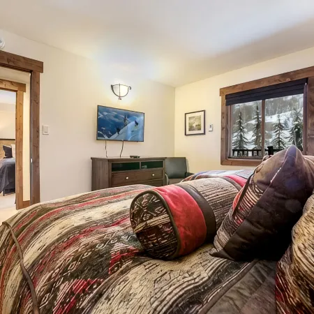 2 Bed / 2 Bath With Amazing Views Steps From Gondola