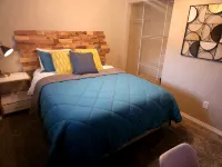 <br>~Keasington House, a Mid Century Gem in Hucrest.  2bdrm, 2bath - 3-Star