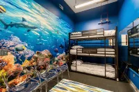 The Downtown Omaha Oasis- over 10,000 sq ft includes arcade & rooftop w/ hot tub - 4 星級