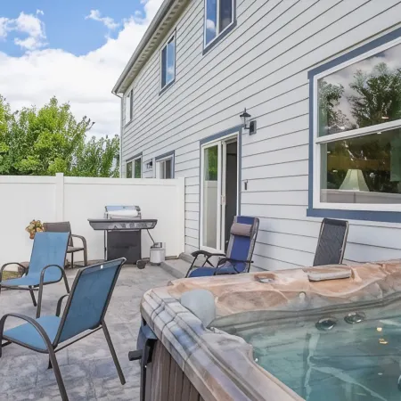 Lone Pine Retreat - 3BR 3BA - With Hot Tub