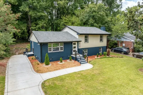 Spacious & Modern 10 Guest Retreat Near Downtown & North Hills w/ Fenced Yard - Bungalow