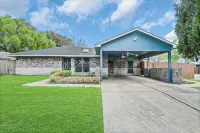 5BR Family Gem: Barbecue, Swim & Relax! - Private Pools