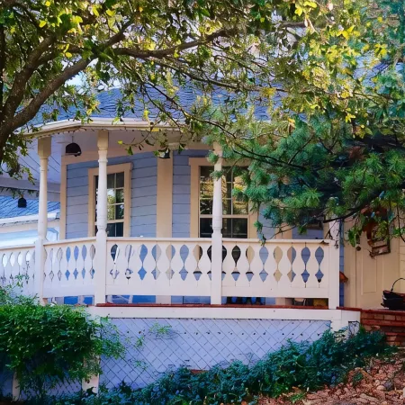 Julian Farmhouse/Fenced 2 acres with spa, right outside Julian. Pet Friendly!