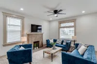 ROOMY, COMFY, and CONVENIENT Historical Home - 3 ดาว