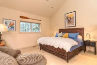 Sunriver Adventure Lodge - 4Br/3.5BA, 2 Primary Suites, A/C, Bikes, & Sharc - Gym