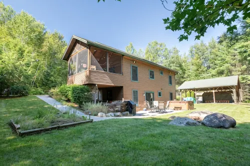 Modern Cabin w/ Hot Tub-Minutes to Lakes & Skiing - 3-Star