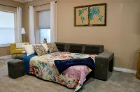Eclectic Bungalow in the Heart of the City - 4-Sterne