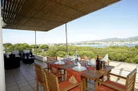 Luxury apartment with beautiful views, private pool and beach access - WiFi