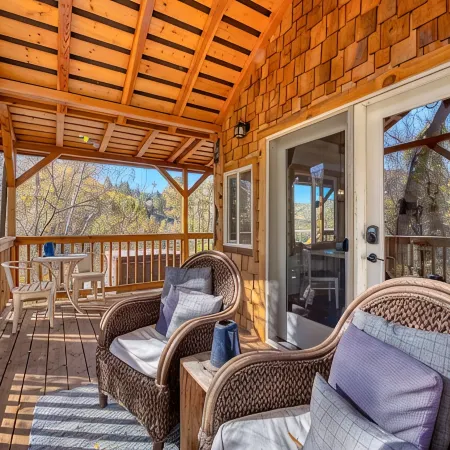 Tranquil Cabin on Sleeping Child Creek