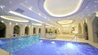 Karvon-Saroy Hotel - Pools
