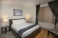 Steps from Riverfront Gondola, Modern Cozy Condo, Free Underground Parking - WiFi