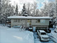 Luxury Alaska Retreat w/ Hot Tub, Rain Shower & Mountain/Ski Views • Sleeps 16 - อ่างจากุชชี่