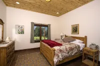 Luxury Timber Frame Mountain Cabin: Spectacular Chalk Cliffs and Canyon Views - 4-Star