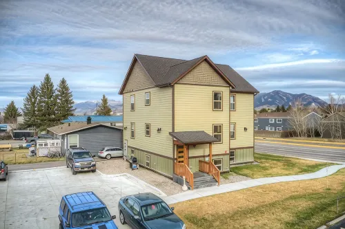Lovely 3 bedroom Apartment in Bozeman! Unit #C - Apartments