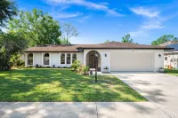 Tropical Paradise! Family-Friendly Home Near the Beach! - WiFi