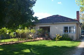 Yea Fig Tree House. Three bedroom plus study comfortable family home.